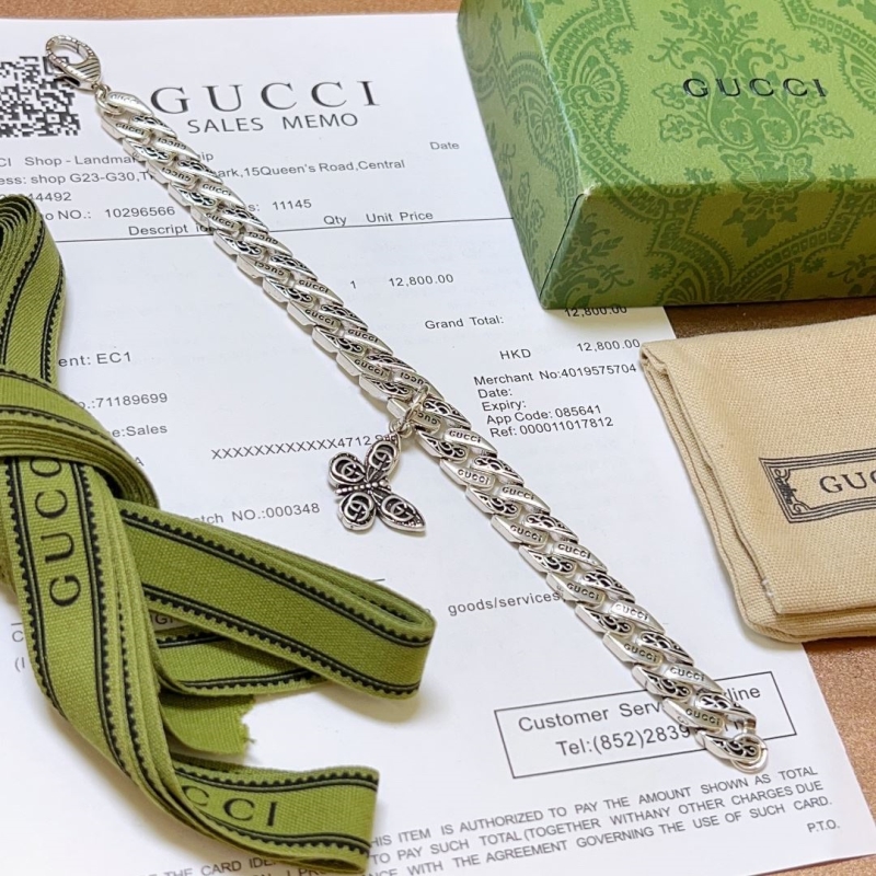 G*u*i bracelets